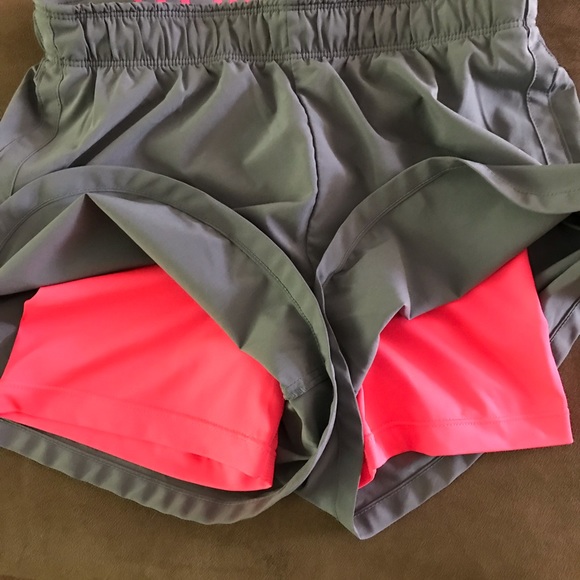 Nike dri-fit bundle shorts with built in tights - Picture 3 of 8